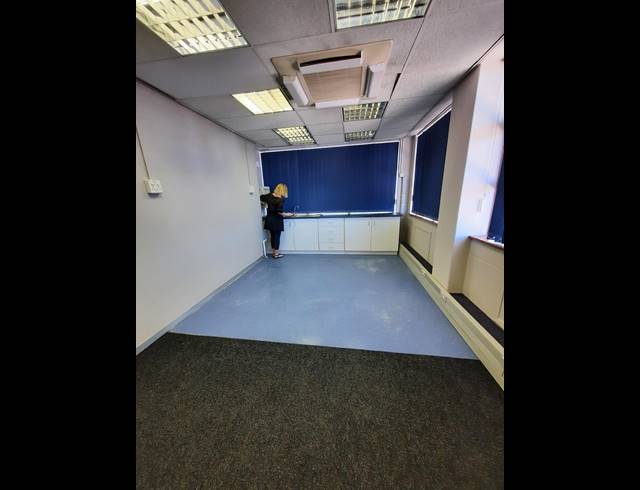 1,043M² OFFICE TO LET IN BELLVILLE CENTRAL